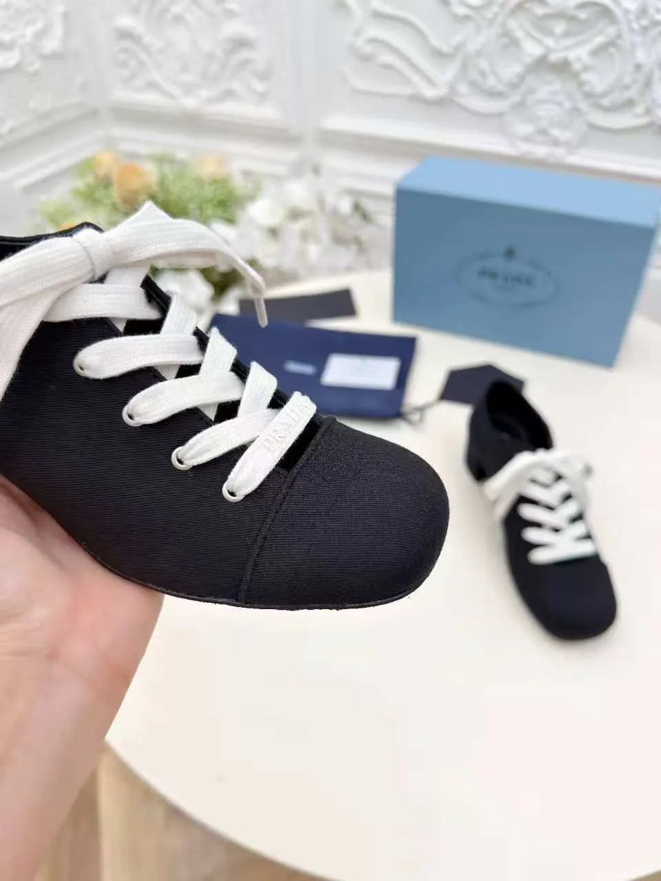 👟👟Ex-factory price 560👟👟 PRADA ²⁰²5𝐬𝐬Prada’s new spring and summer products, the strength of Mary Jane shoes is coming. Prada Glow limited-time store is a very shiny item 2025S super hot series hot product, major Internet celebrities Qiao Xin, Cheng Xiao, Liu Lingzi have the same round-toe triangle buckle (Mary Jane shoes)! Fashionable and versatile nice items, beauties from all walks of life have stood firm, exclusive new releases! Sisters who like to wear high heels but are afraid of getting tired, take a look, the square thick heels definitely make your steps light, your feet are 100% not tired, and you can get on your feet steadily and easily! 🥰The triangular logo has the same concave and convex feel as the original, and the square thick heel is matched with the original Italian leather outsole. Heel height 5.5cm Size: 35-40 (41 customized)